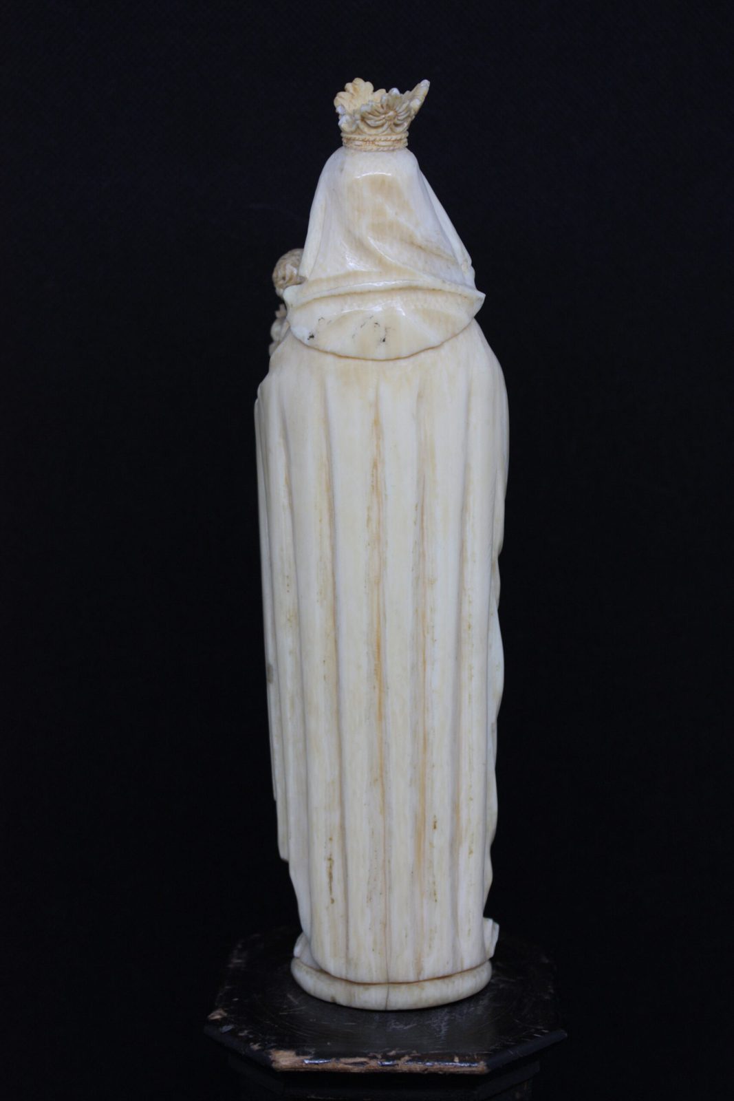 Vierge à la rose